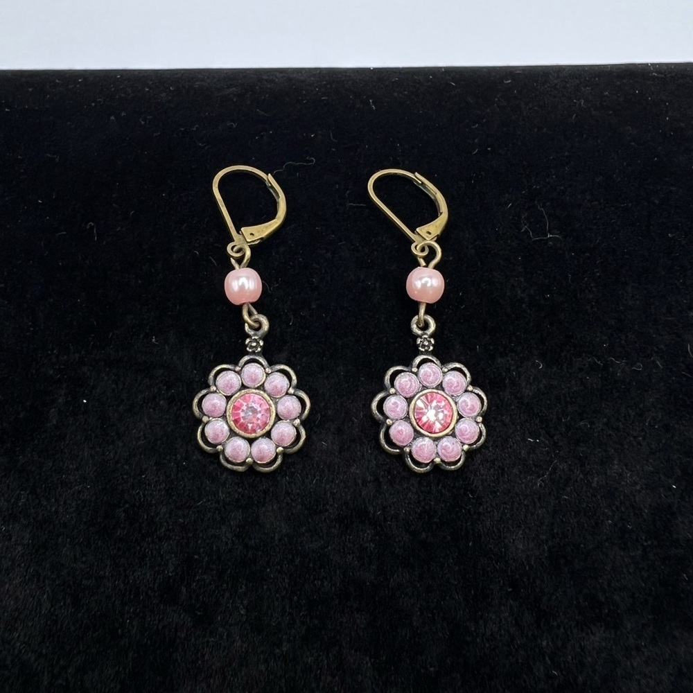 Vintage Avon Pink Flower Earrings, Brown Tone Plating, Lever Back Earrings - Picture 1 of 2